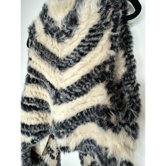 Marc by Marc Jacobs Cream Black Striped Knitted Soft Rabbit Fur Pocket Vest OS - Picture 11 of 16